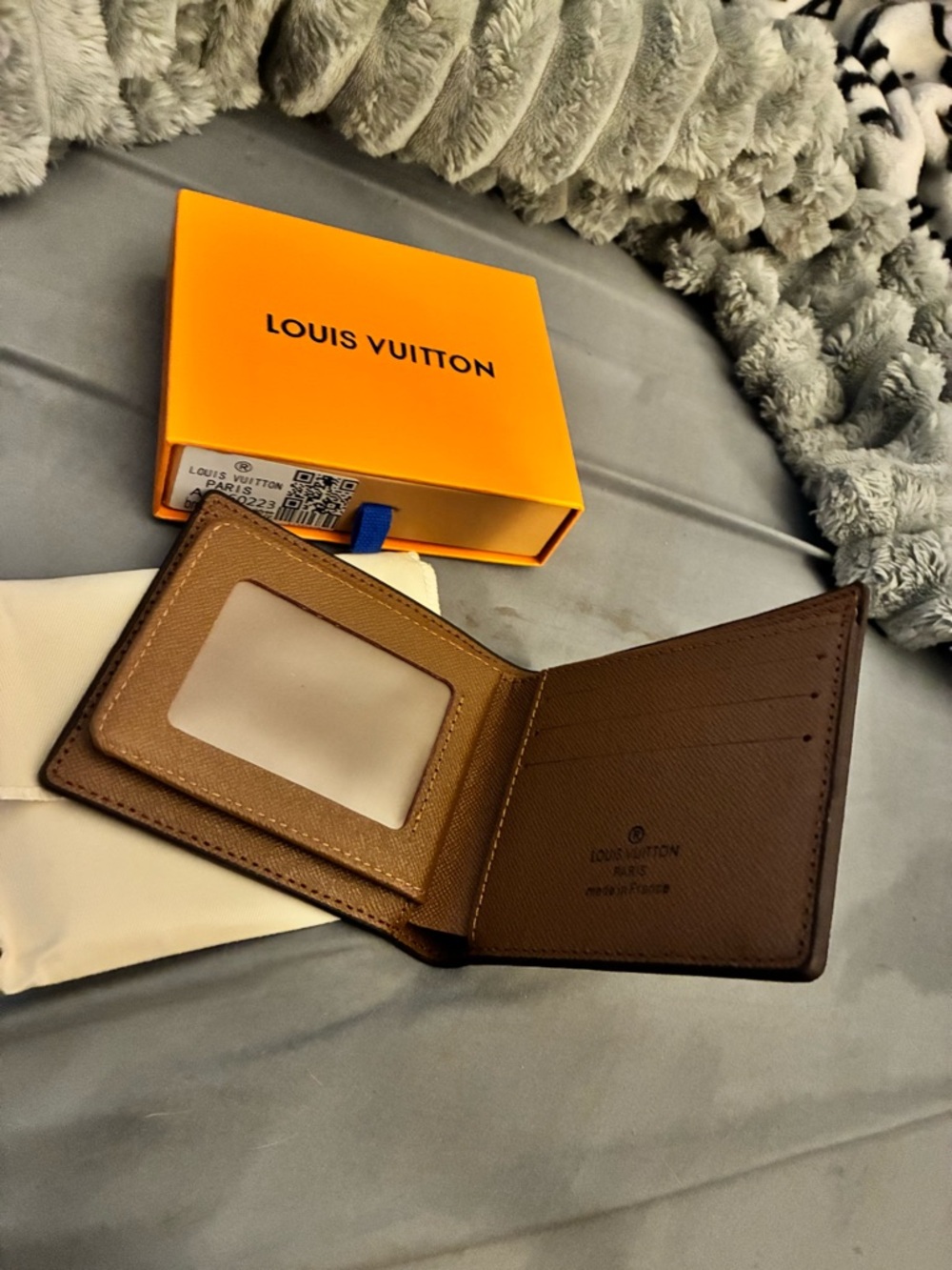 Louis Vuitton LV mens wallet - Picture 2 of 2